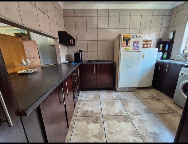 3 BEDROOM TOWNHOUSE FOR SALE IN BRACKENHURST